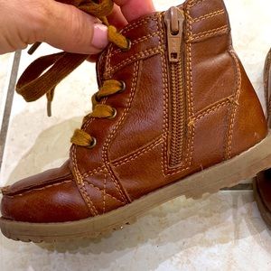 Toddler size 9 boots
